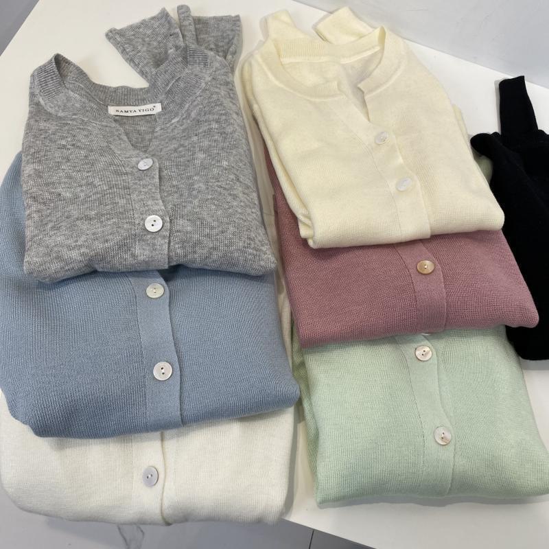 Korean-Style Order Model 2026 New Arrival, Featuring Fine Wool, Minimalist V-Neck Slimming Design, Versatile Knit Cardigan for Women