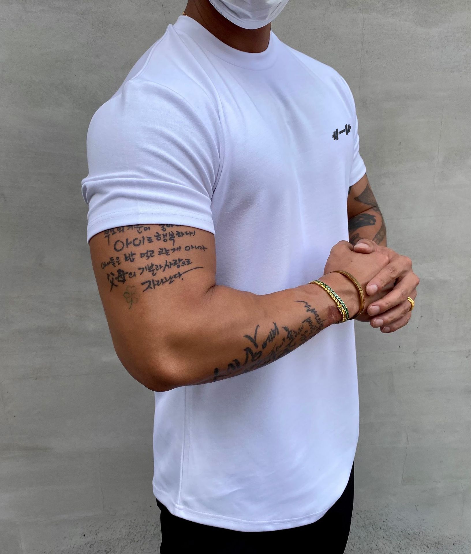 Muscle-fit T-shirt Image 9