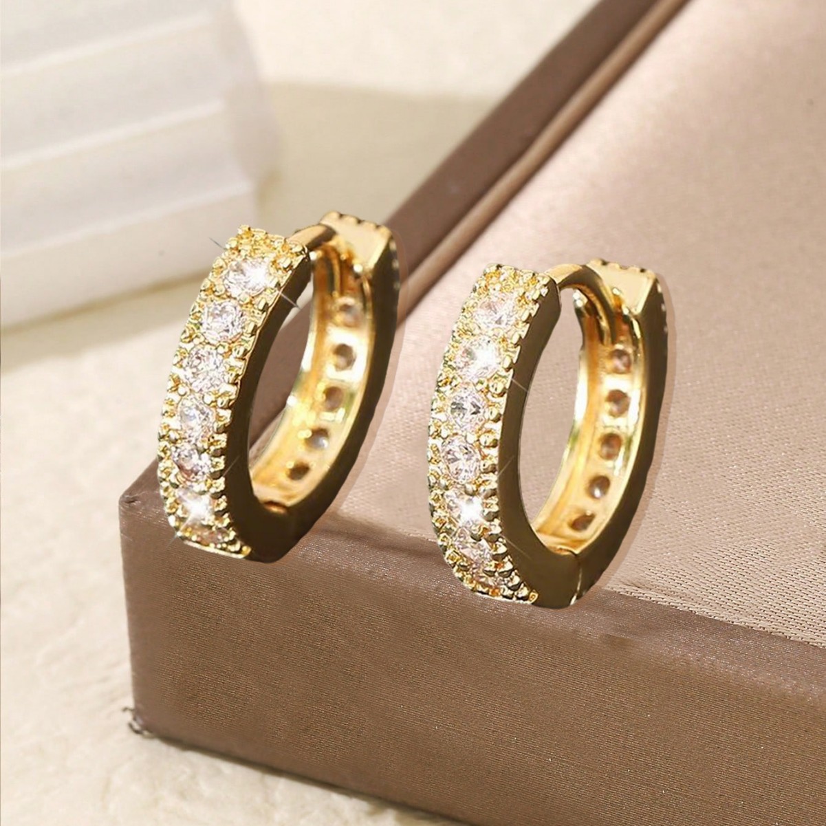 Trendy High-End Men's Earrings Classic Minimalist Ear Cuffs Small Hoops Popular Online Ear Accessories