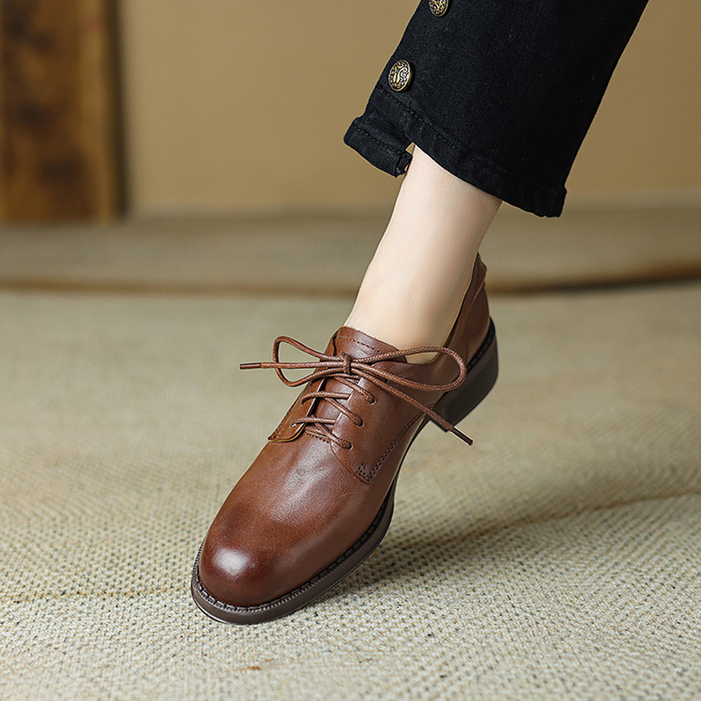 Giày lười nữ mũi vuông kiểu Anh dây buộc miệng sâu cổ điển — màu nâu