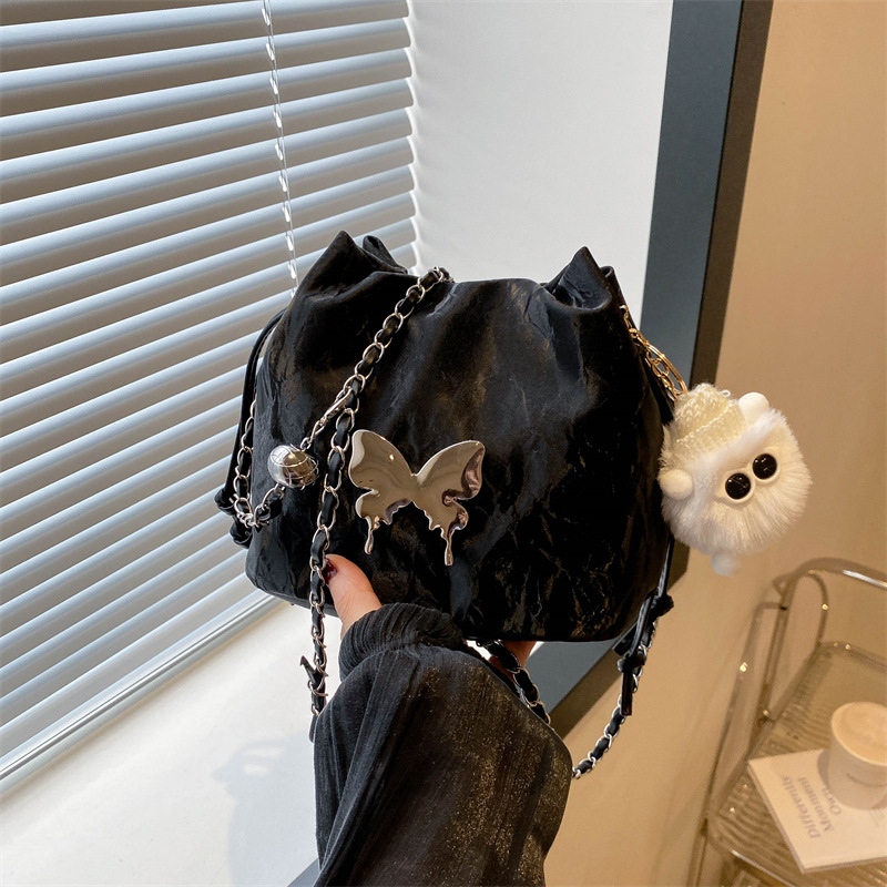 2024 nuevo estilo de moda coreano de este año popular bolso de cadena nicho de diseño de mariposa bolso de cubo