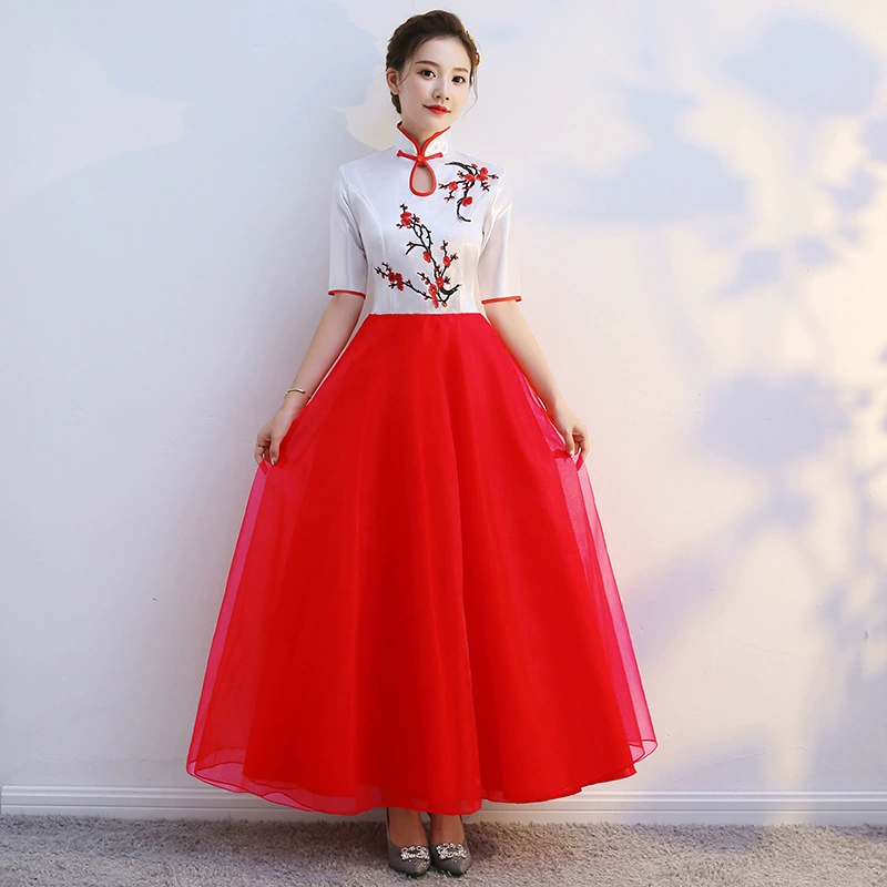 Новый костюм для выступления хора Guzheng, женское длинное платье, взрослое пение Red Song, учащиеся средней школы, костюм хора цветения сливы