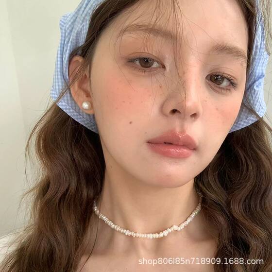 Haiyan Blue Plaid Triangle Scarf Women's Scarf Summer Silk Scarf Hair Band French Baotou Retro Ins High-end Photo