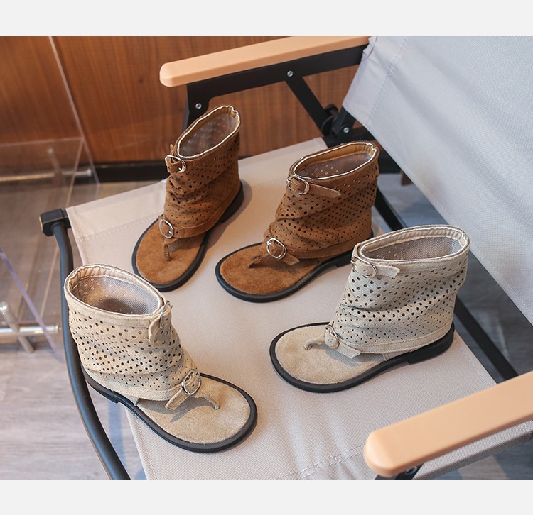 Romerska sandaler för flickor med spänne och öppen design_voghion.com