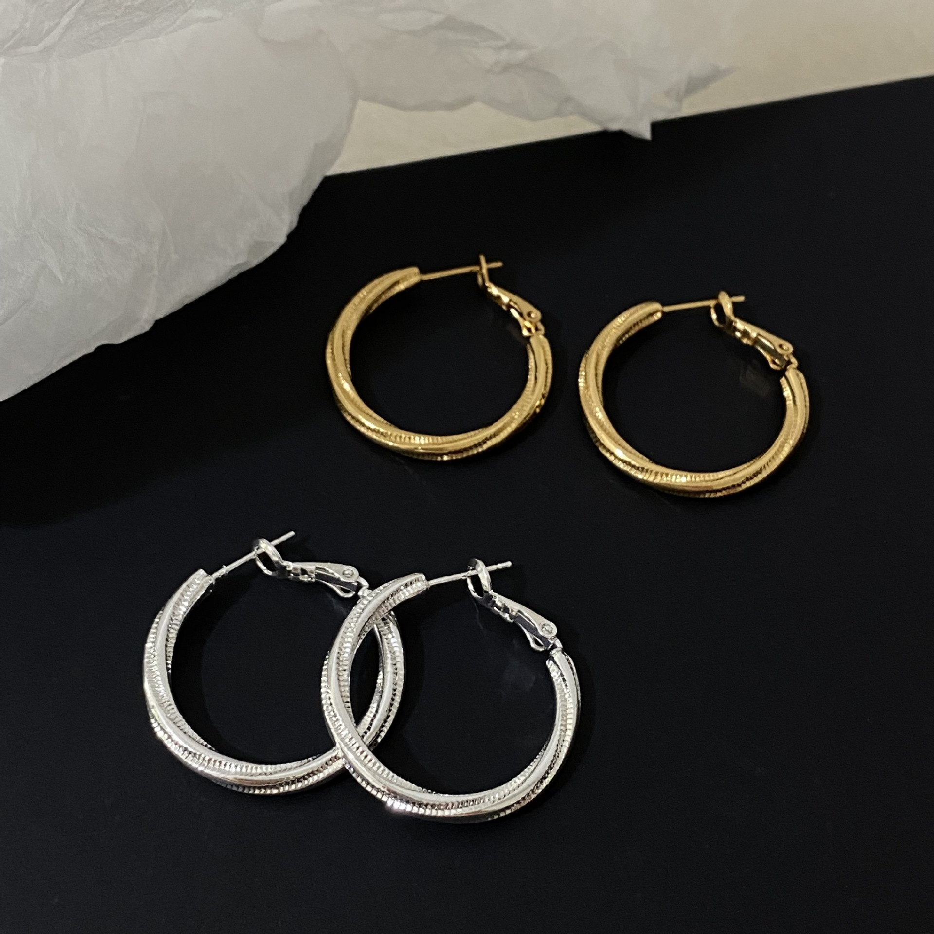 Copper-Plated Real Gold European and American Simple Design Twisted Hoop Earrings for Women New Trendy High-End Fashion Earrings