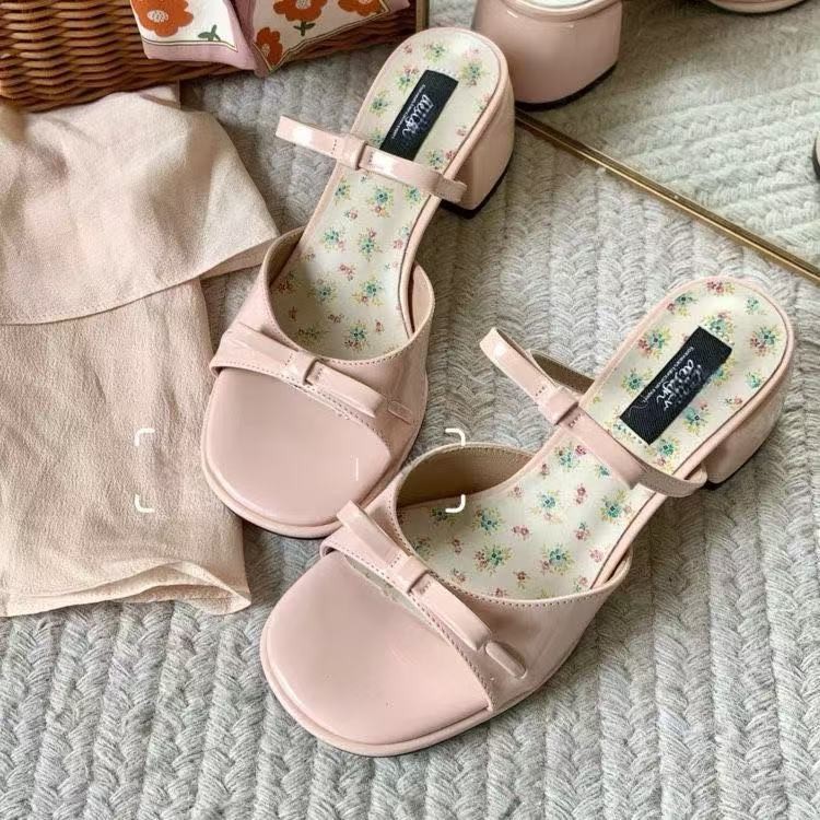 Zapatillas de tacones altos gruesos de verano para mujeres nuevas zapatillas frías con falda de estilo francés de hadas image 4