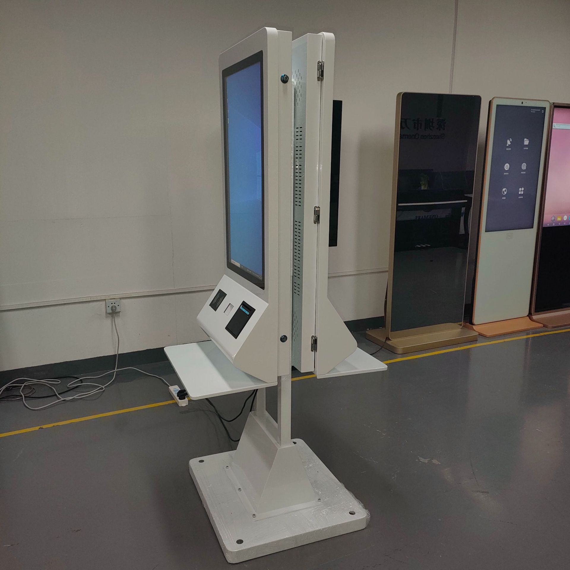 32 pulgadas vertical doble pantalla supermercado cajero automático no tripulado tienda de conveniencia cajero automático máquina inteligente de orden de comida automática