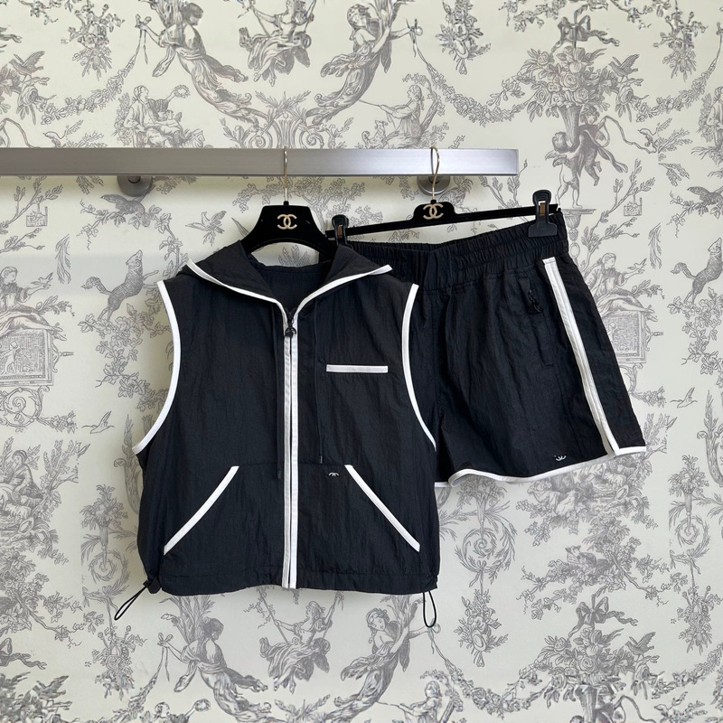 Chanel-Style Black Casual Hooded Vest Set for Women, Summer 2026 New Model, Short-Sleeve T-Shirt and Wide-Leg Pants for Petite Sizes