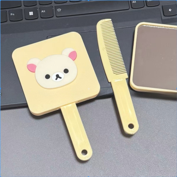 新しいかわいいリラックマの取っ手の鏡は櫛を持って携帯して化粧鏡の少女の心の鏡を持って一体の小さい鏡を結びます。|undefined