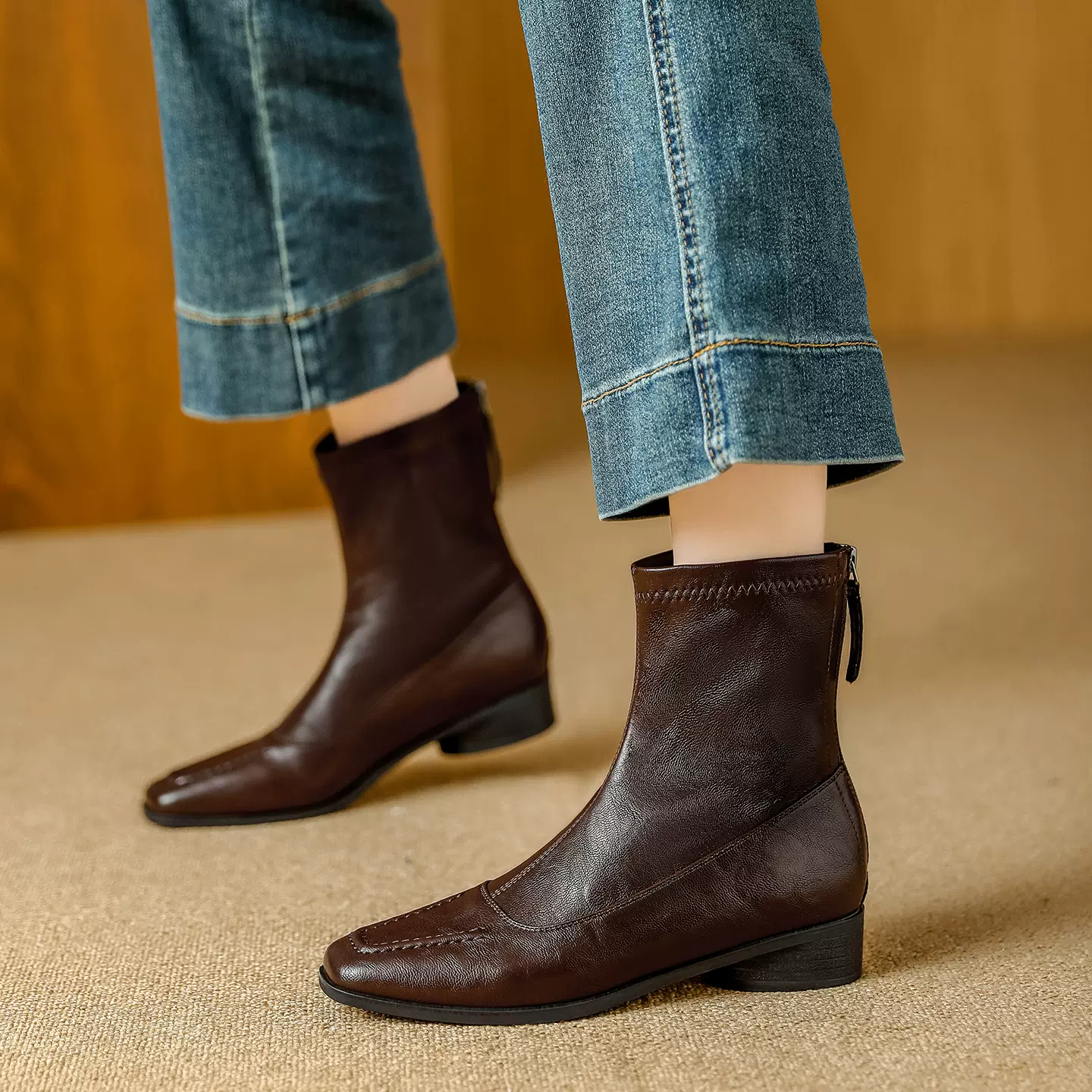 英伦风切尔西短靴女2025年新款秋冬方头瘦瘦靴简约时尚软皮马丁靴