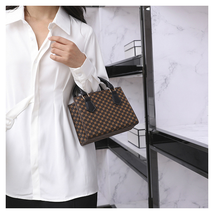 Women's Pu Leather Printing Elegant Classic Style Square Zipper Shoulder Bag Handbag Crossbody Bag display picture 4