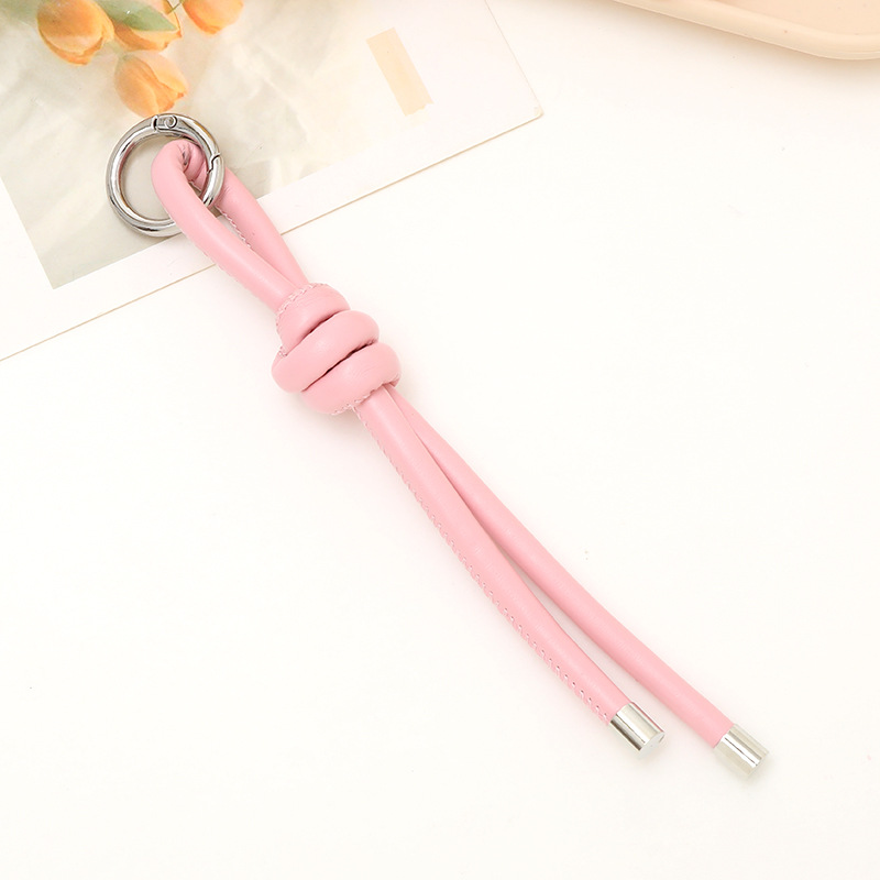 Nuevo tipo de cuerdas de cuero PU llavero colgante in bolsos de moda colgante cadena accesorios DIY tejido a mano