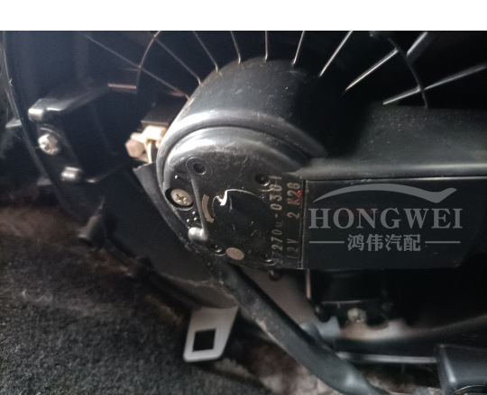 Suitable for 09 Suzuki Swift SX4 right-hand drive air conditioner blower motor assembly heating and cooling fan motor plug