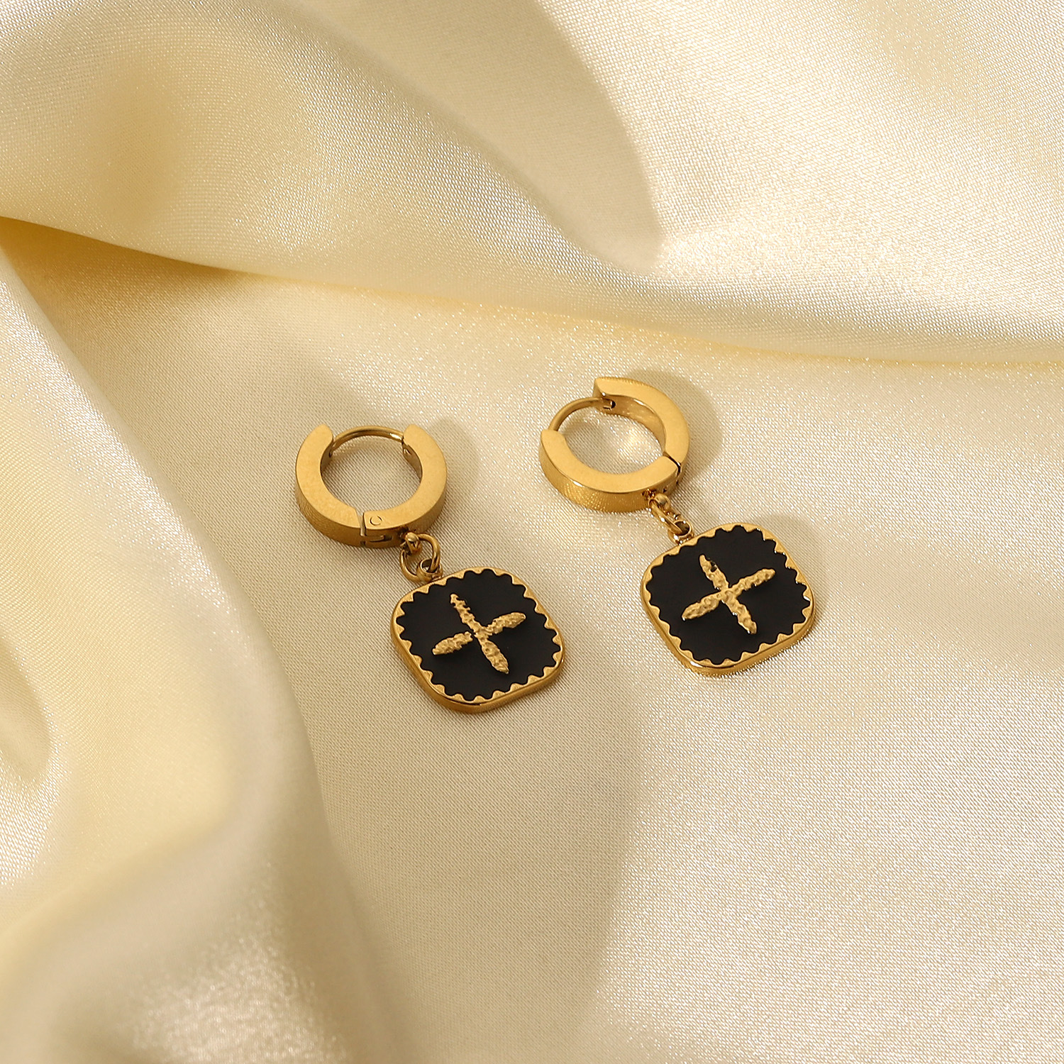 14k Gold Plated Stainless Steel Black Oil Drop Square Brand Cross Earrings display picture 2