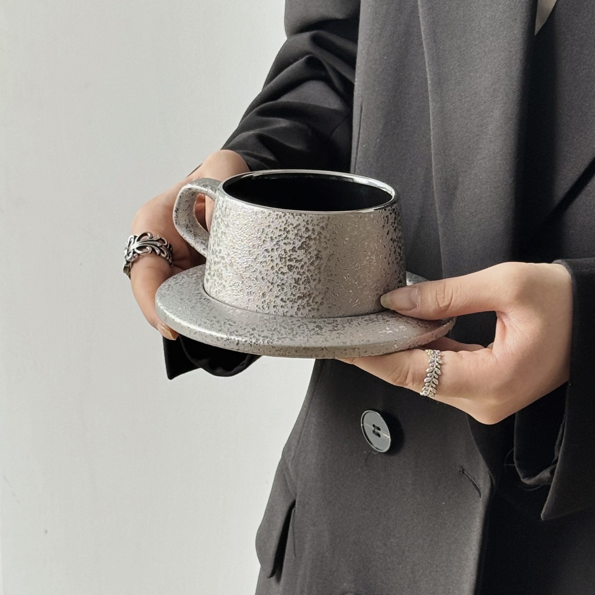 Nordic ins viento ligero de cerámica de lujo de alto nivel negro brillante mate taza de café set plato taza de té de la tarde taza de latte