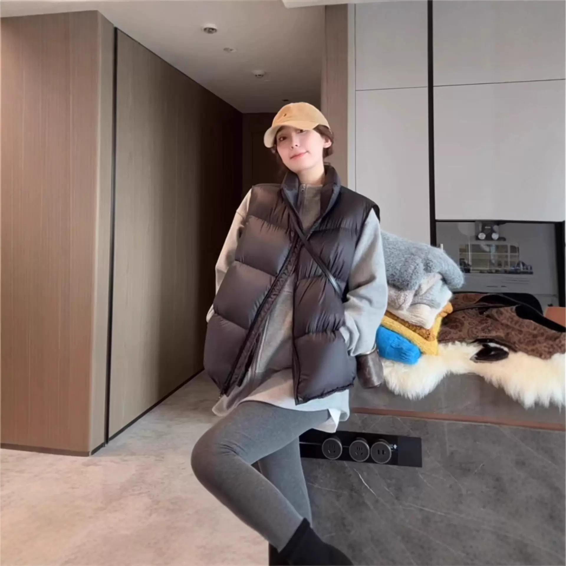 高级感时尚立领白鸭绒羽绒马甲女装2025秋冬韩系无袖坎肩马夹外套