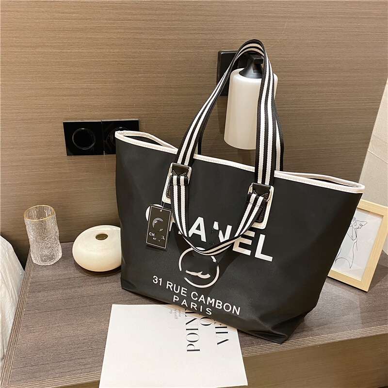 Popular 2025 New Large-Capacity Tote Bag, Casual and Versatile One-Shoulder Small Fragrance Handbag Popular 2025 New Large-Capacity Tote Bag, Casual and Versatile One-Shoulder Small Fragrance Handbag