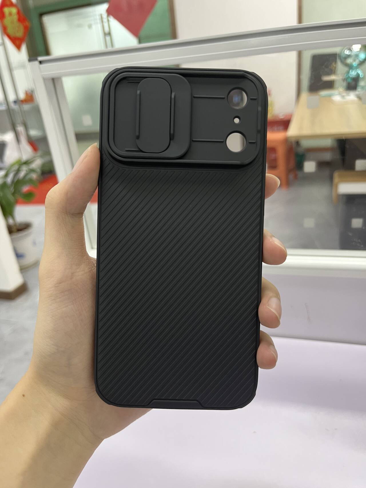 Ốp lưng Nillkin chống nhìn trộm, trượt che ống kính cho iPhone 17 Pro Max — Gương đen PRO Đen, Gương đen PRO Xanh, Gương đen PRO Titan Xám, Gương đen PRO Vàng chi tiết 22