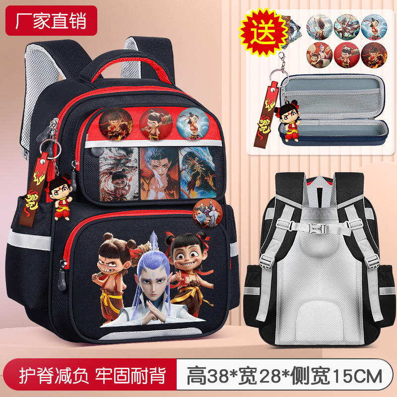 子供の小学生のカバンの男子学生は一二三から六年生です。|undefined