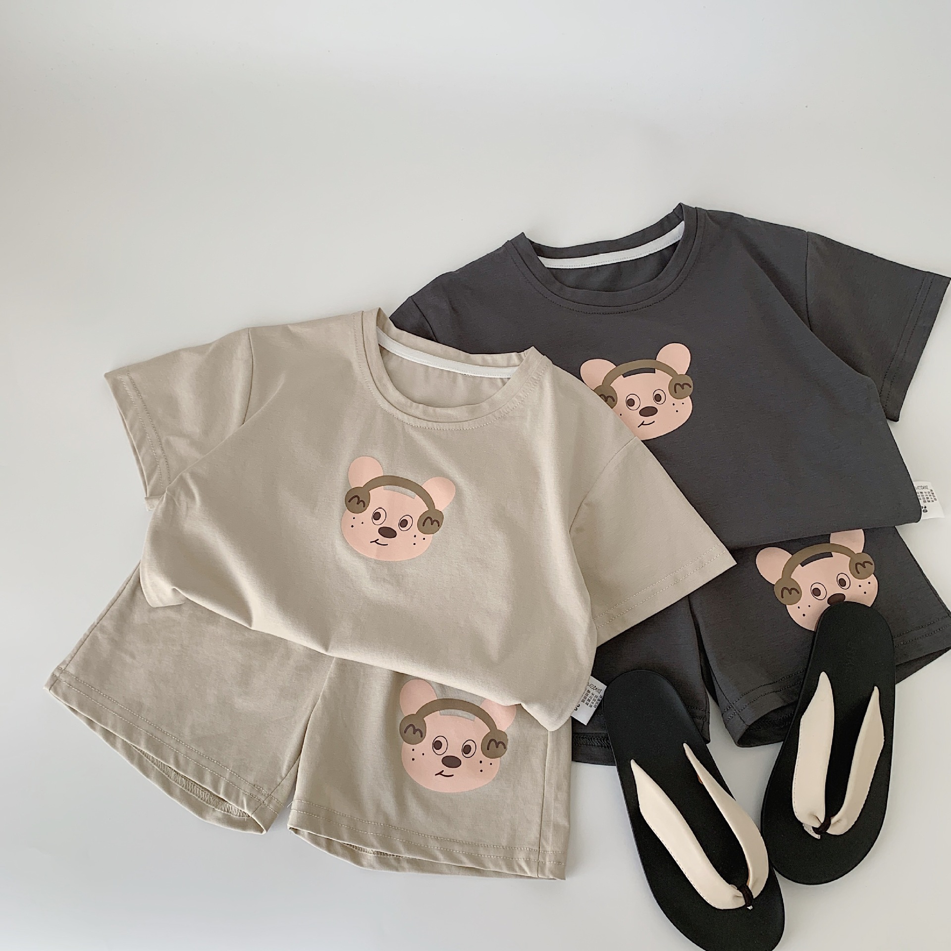 Mai Bao ropa de verano para niños 2025 nuevos pantalones cortos de manga corta de dibujos animados para niños coreanos delgados de dos piezas Zhili ropa para niños de moda