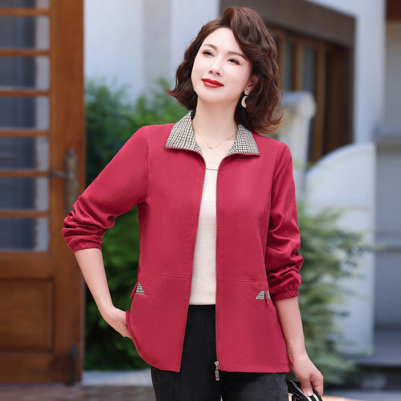 中高年のお母さんは春秋の服の女性の短いタイプの新型の中高年の婦人服の洋風の上着の女性のファッションのジャケットのコートを詰めます。|undefined