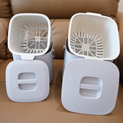 デスクトップゴミ箱家庭用小型大型蓋付きキッチン排水車デスクコーヒーテーブルベッドサイドスイング蓋紙バスケット