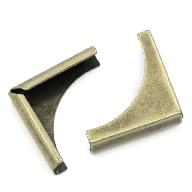Фабрика сразу поставляет аксессуары металла 28x20mm-100 для украшения, такие как древние бронзовые Угловые пряжки книги и тетради
