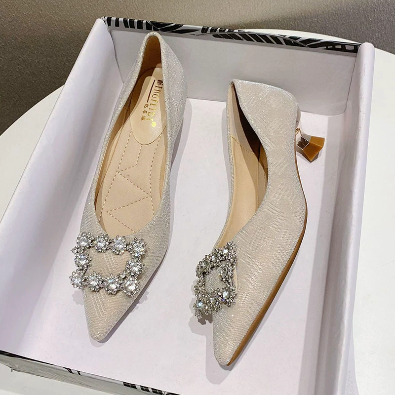 Черные туфли на среднем каблуке во французском стиле, Женская Осень 2023, новые остроносые женские одиночные туфли со стразами в нишевом стиле, вечерние стильные туфли на тонком каблуке