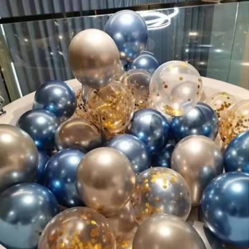 誕生日に風船を配置して結婚します。現場に風船を配置します。|undefined