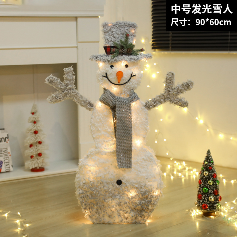 クリスマスの光る白い植毛雪だるまのショーウインドーのデパートのホテルの装飾品のシーンは祝日の美しい陳の置物を配置します。|undefined