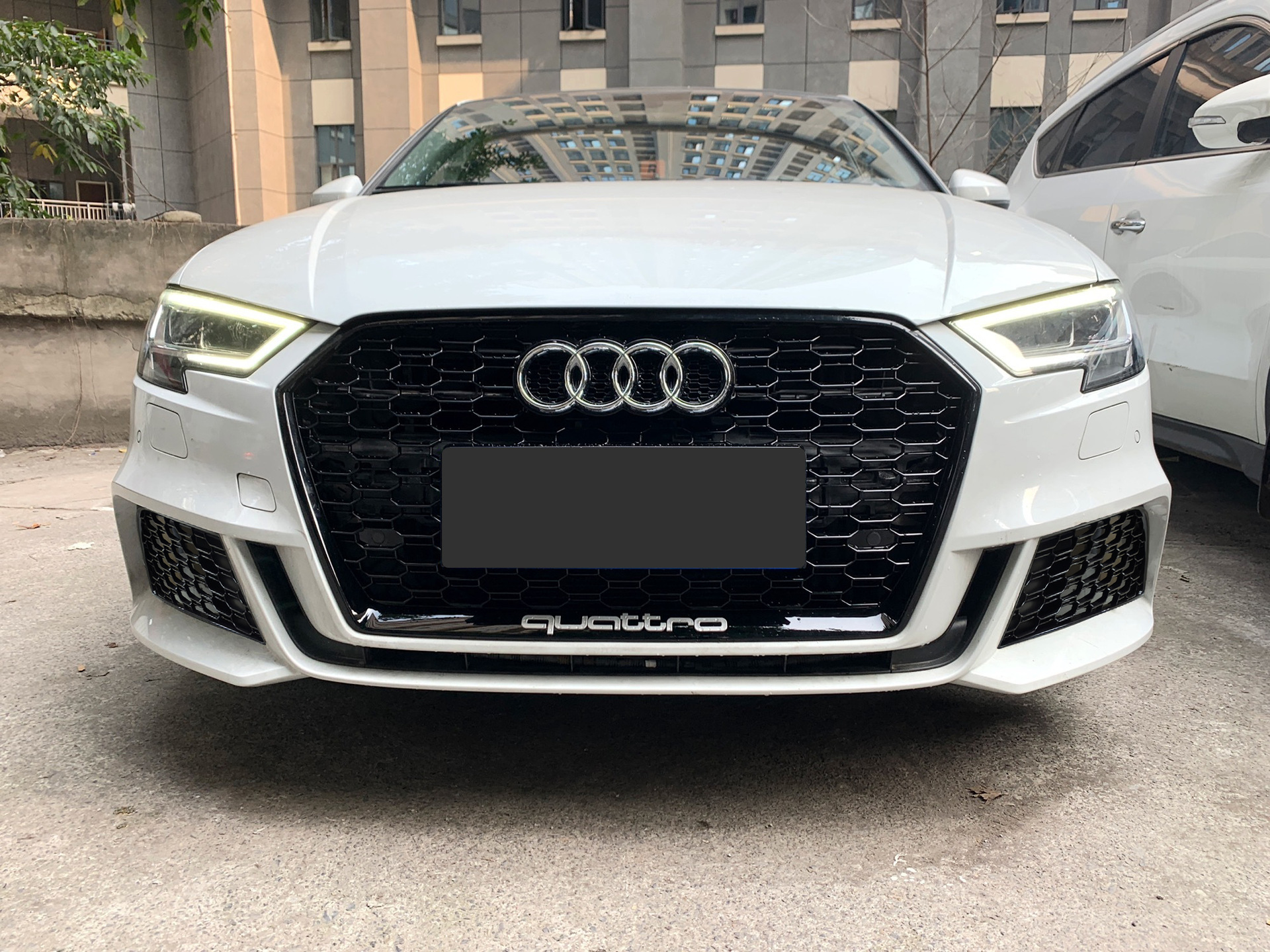 Suitable for 17 18 19 20 Audi A3 Fog Light Frame Modification S3Rs3 Honeycomb Bright Black Sline Special