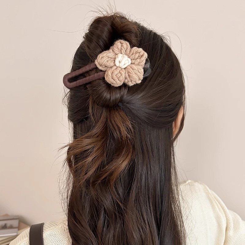 Flores de alta sensación boca de pato clip de cabello grande cabeza atrás clip de cabello para mujeres 2025 nuevo caño invierno peluche