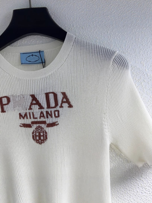 深センNanyou PD Pujia新しいスタイル胸ロゴ文字ロゴ刺繍カジュアルラウンドネックニット半袖Tシャツ女性用|undefined