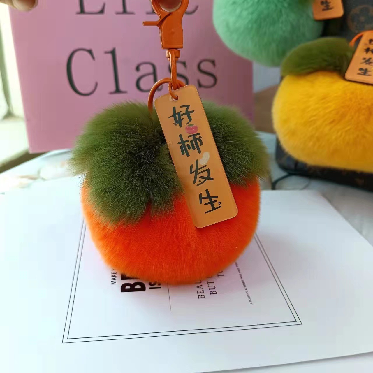 Imitación de piel de conejo Rex buena cosa sucedió Caqui colgante de peluche bola llavero bolsa de joyería teléfono móvil adornos hechos a mano de piel