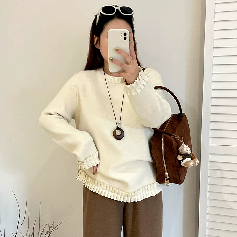 Winter knitted sweater for leisure with a round collar, plus size