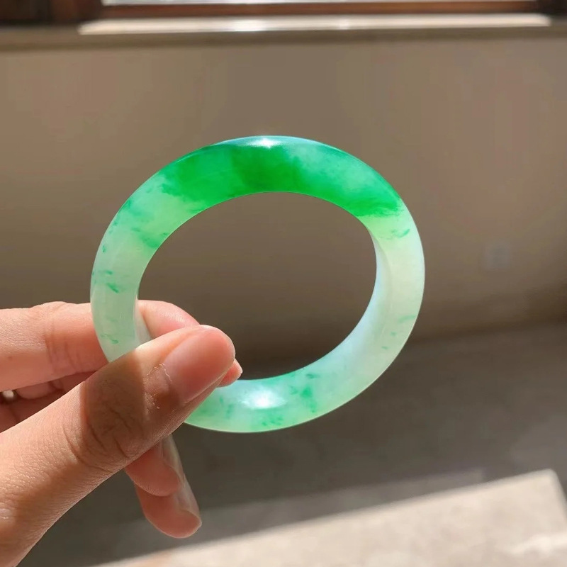 Prírodný barmský jadeitový náramok Jadeitový náramok_voghion.com