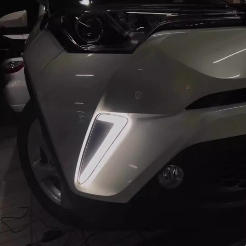 Aplicable a 15 - 20 Toyota CHR Yize lámpara diurna no destructiva luz de flujo de dirección lámpara de niebla