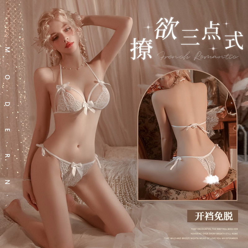 레이스 트리플 화이트
