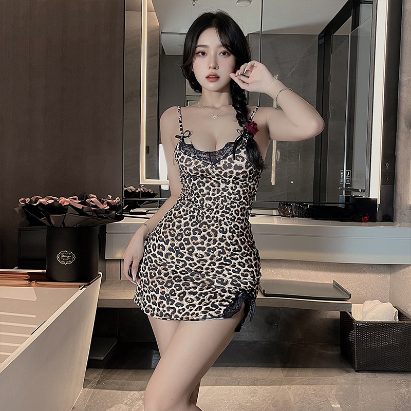 Sexy Internet celebrity sexy lingerie leopard print sling sheath nightdress passion temptation lace bed flirting suit V-neck