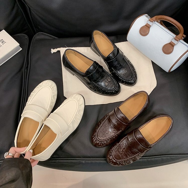 New Spring and Autumn Women's Low-Heel Leather Shoes, 2026 Design, Niche European and American Style, Versatile, Pleated, Fashionable New Spring and Autumn Women's Low-Heel Leather Shoes, 2026 Design, Niche European and American Style, Versatile, Pleated, Fashionable