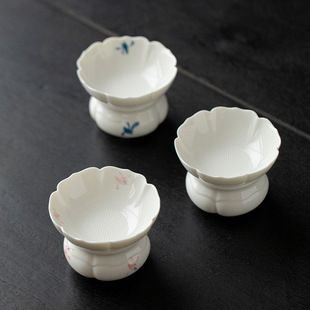 Jade Clay White Porcelain Hand-Painted Tea Strainer Tea Leaf Filter Ceramic Tea Separator Tea Residue Filter with Base Tea Filter