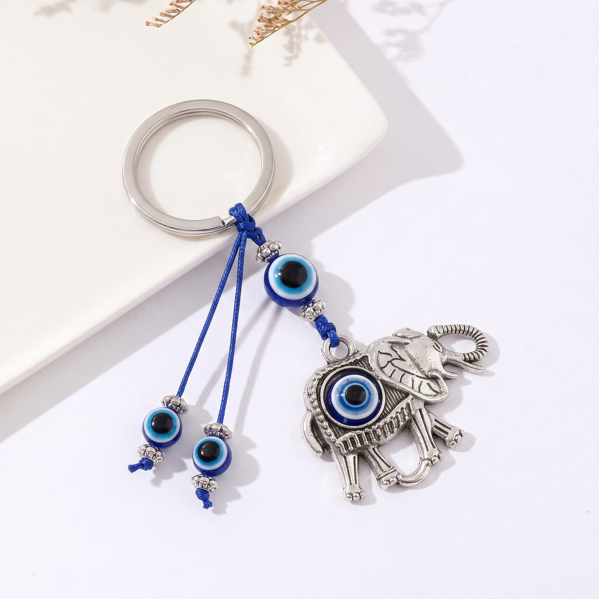 Aleación de viento nacional retro elefante ojo del diablo llavero ojos azules bolsos accesorios colgantes de automóviles
