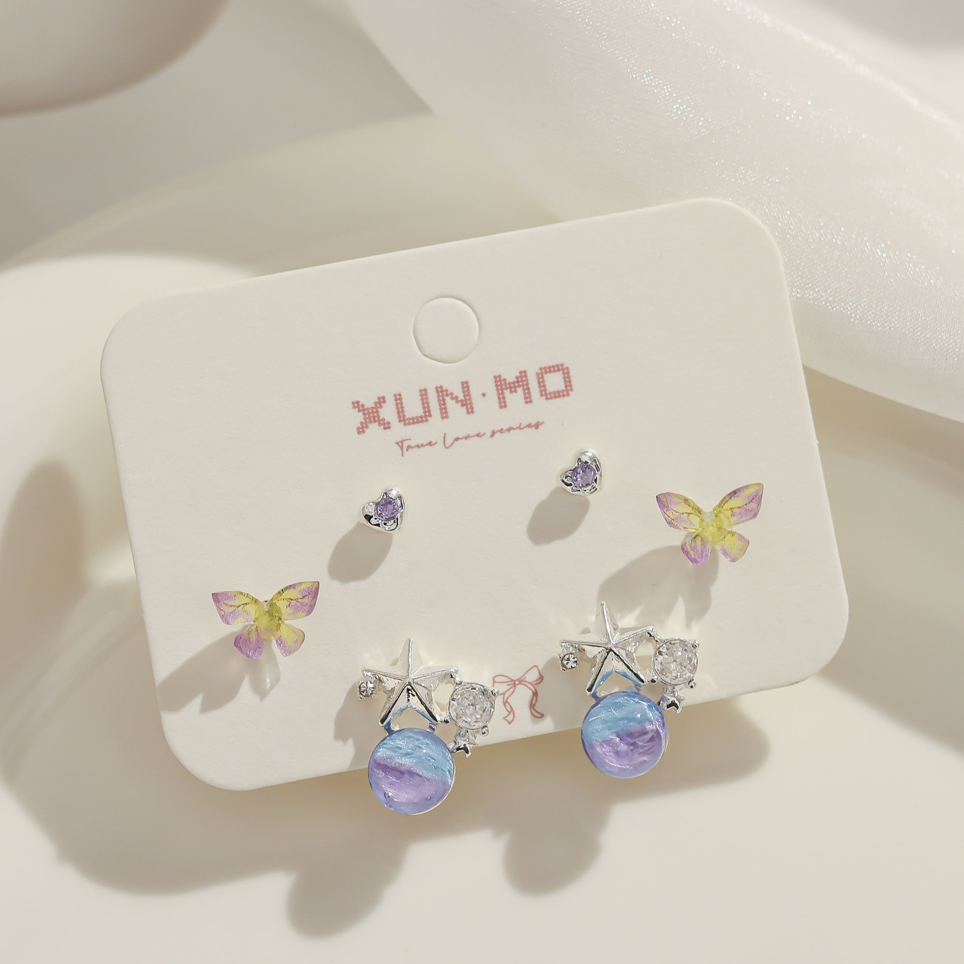 Juego de pendientes de aguja plateados, sencillos y compactos para mujer, pendientes geométricos en forma de corazón, bonitos, dulces y versátiles, venta al por mayor para puestos de mercado