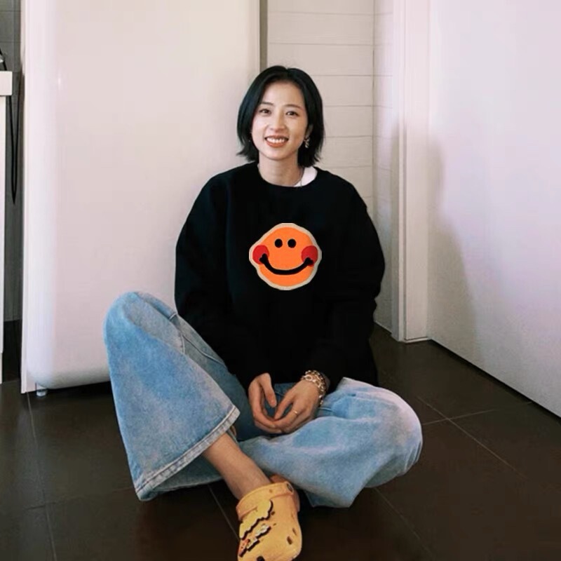 Korean Designer Zhou Yutong's 25Th Autumn Vintage Harajuku Simple Smiley Face Casual Crew Neck Sweatshirt for Women