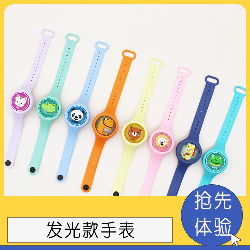 Ventas calientes luminosas para niños relojes de aceite esencial de plantas estudiantes pulseras de aceite esencial de plantas mercado nocturno pequeños juguetes al por mayor