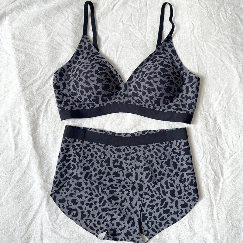 Deep V Sexy Traceless Bra suit Gather Yoga Sports Sleep Breasted Underwear Thin Beautiful Back Burned Flowers