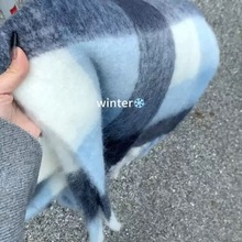 渐变蓝白方格围巾韩系氛围感马海毛轻奢高级感学生加厚围脖女冬季