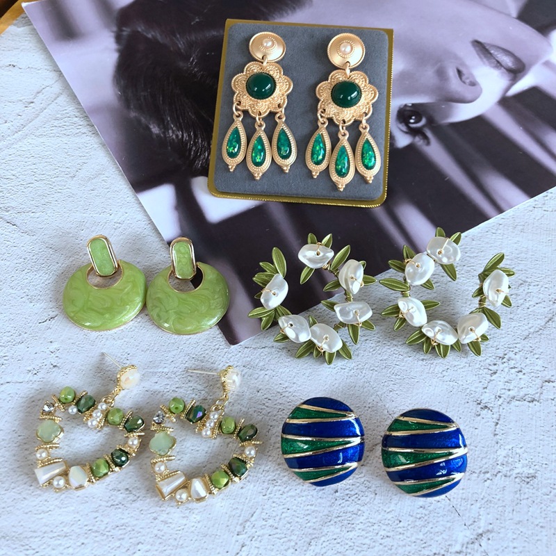 Vintage Green Drip Glaze Enamel Stone Pearl Earrings Wholesale Nihaojewelry display picture 2