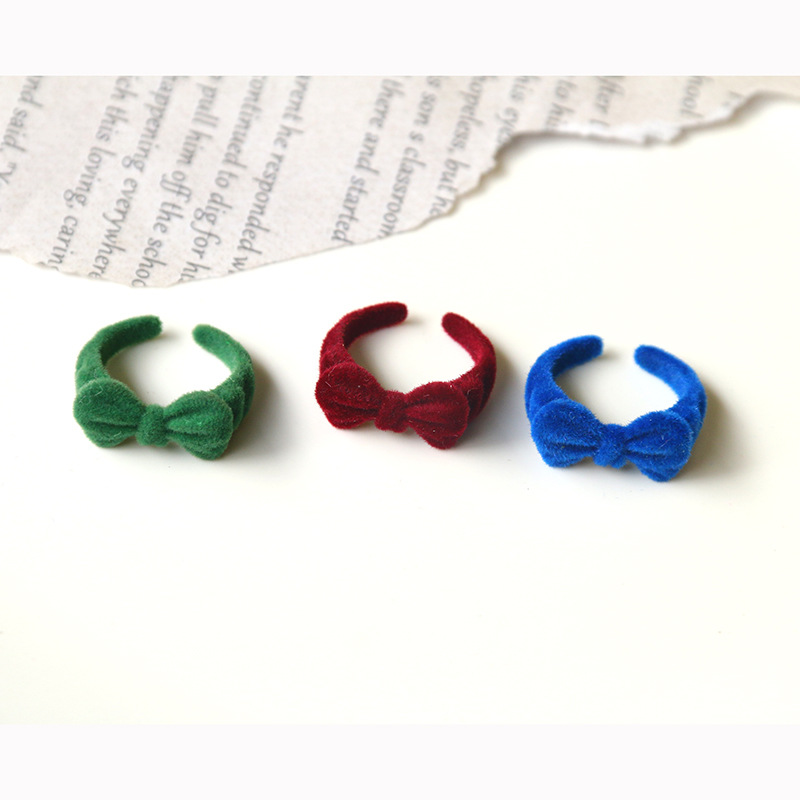 Pequeño Libro Rojo Klein azul terciopelo lazo oso anillo abierto DIY blanco anillo de felpa material al por mayor