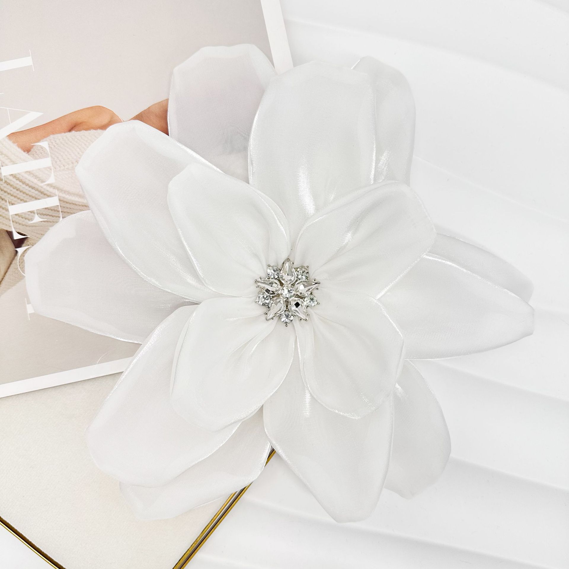 Europa y los Estados Unidos ventas calientes nuevas flores satin chiffon tela multicapa flor tridimensional más diamante diy tocado accesorios de ropa